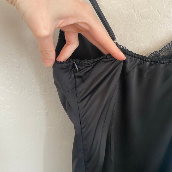 Lovers and Friends Cassandra Slip Dress Womens Sz Large Lace Mini LBD - Picture 5 of 7